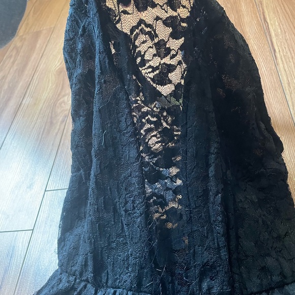 Finn & Clover Lace Dress - Picture 6 of 8